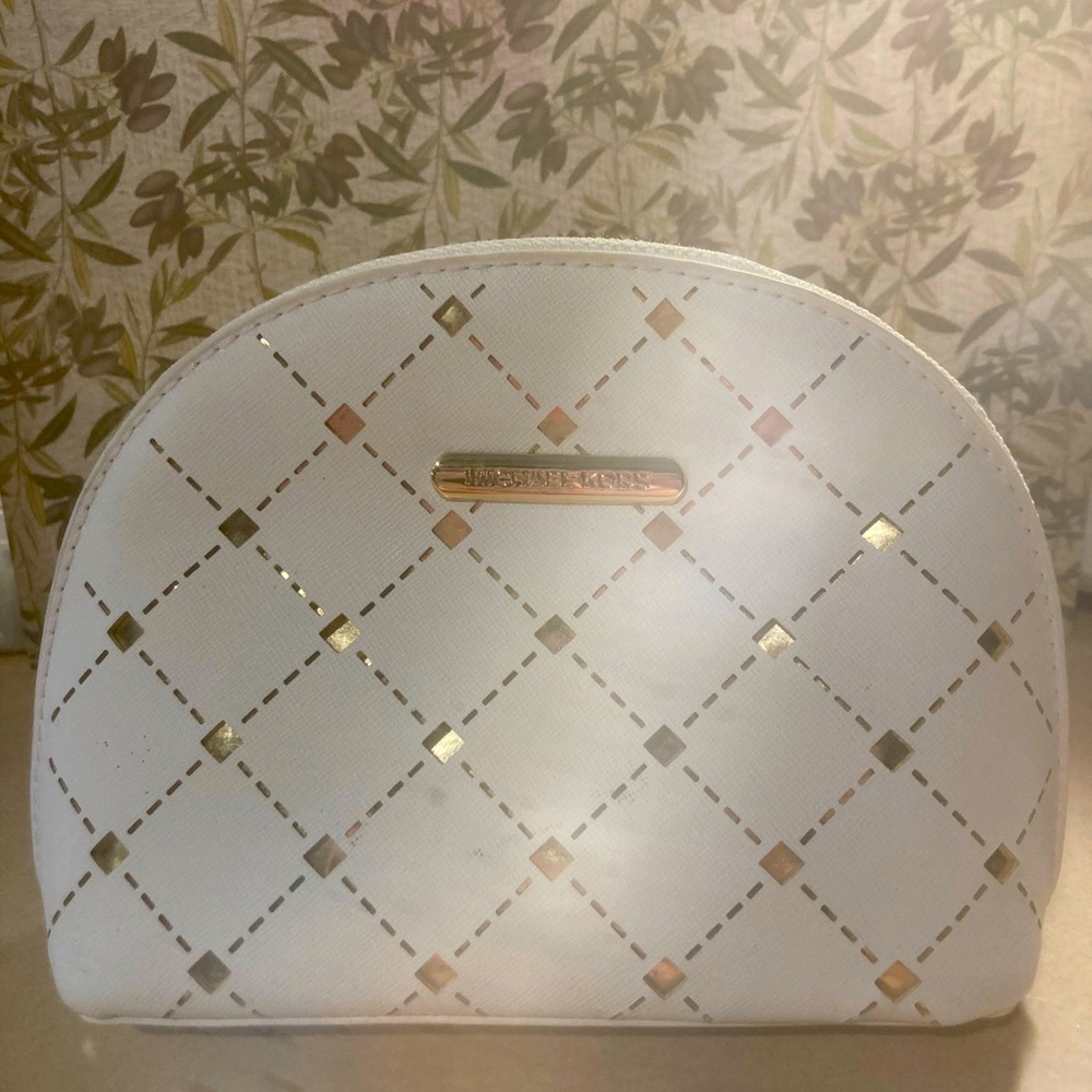 Michael kors cosmetics bag